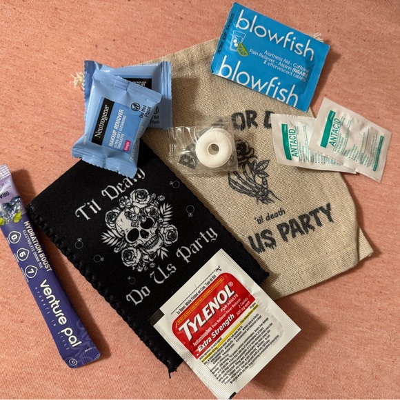 9 Bachelorette hangover bags - Picture 5 of 5